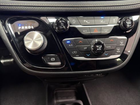 Used 2021 Chrysler Pacifica Touring-L w/ S Appearance Package FWD image 22