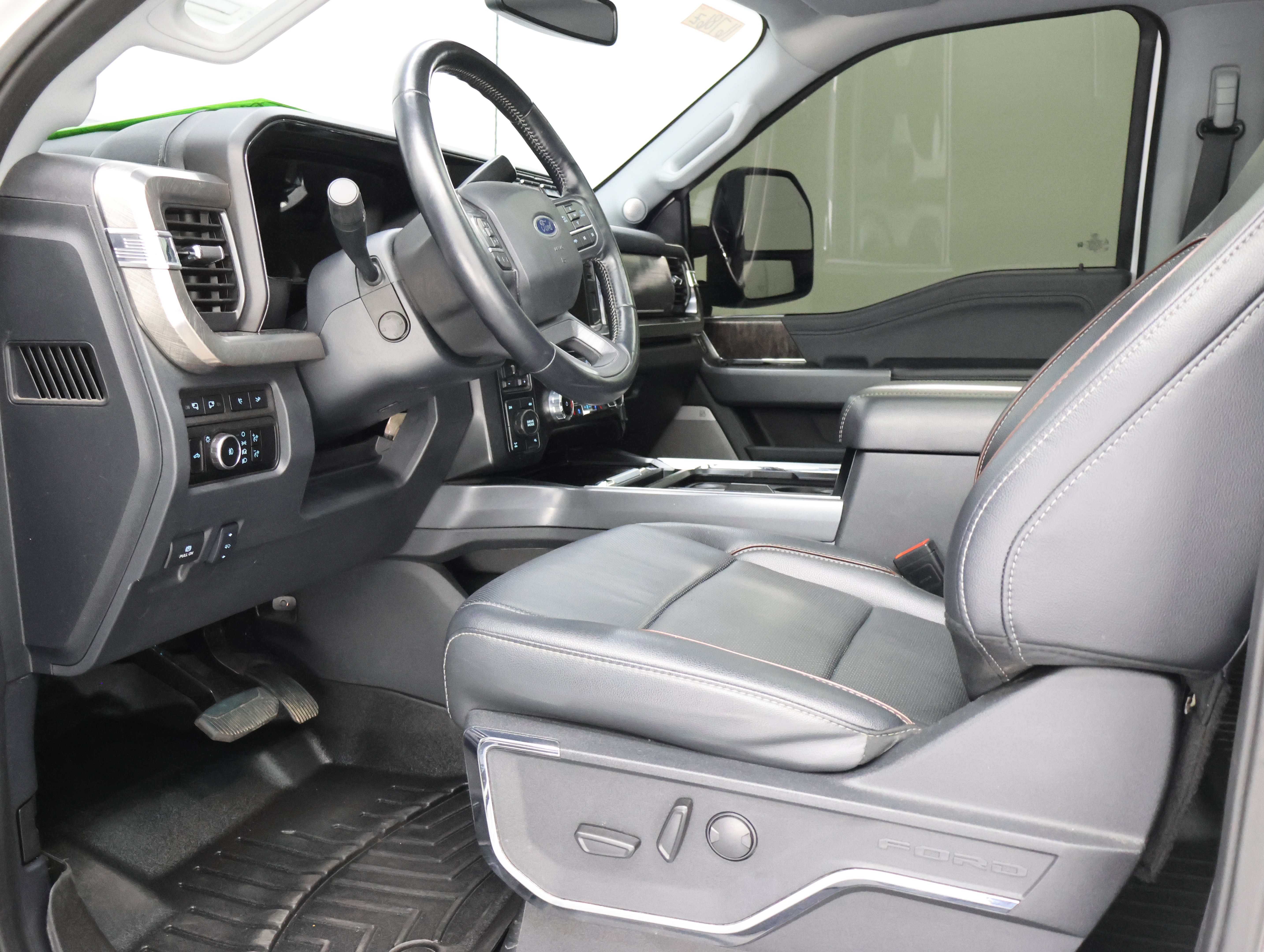 Used 2024 Ford F350 Lariat w/ Lariat Ultimate Package AWD/4WD image 8