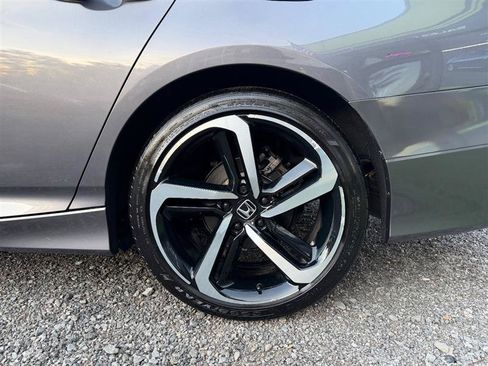 Used 2018 Honda Accord Sport image 10