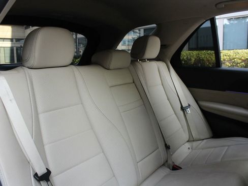 Used 2020 Mercedes-Benz GLE 350 4MATIC w/ Premium Package image 26