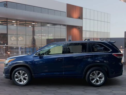 Used 2015 Toyota Highlander Plus FWD image 5