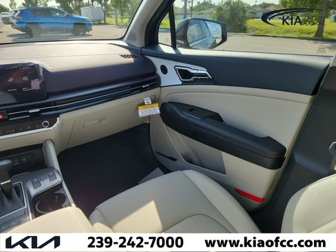New 2026 Kia Sportage EX w/ EX Panorama Roof Package FWD image 17