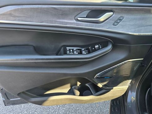 Used 2021 Jeep Grand Cherokee L Overland image 10