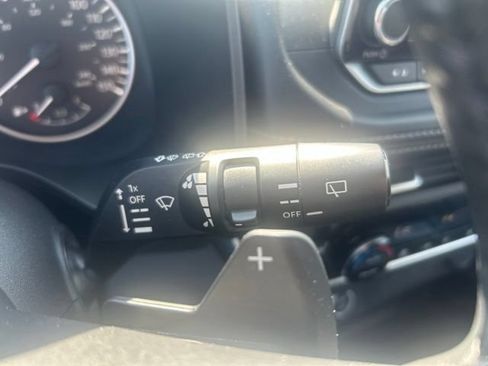 Used 2023 Nissan Rogue SV AWD/4WD image 27
