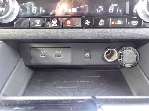 New 2025 Mitsubishi Outlander SE image 24