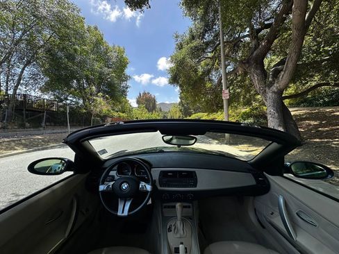 Used 2005 BMW Z4 2.5i RWD image 43