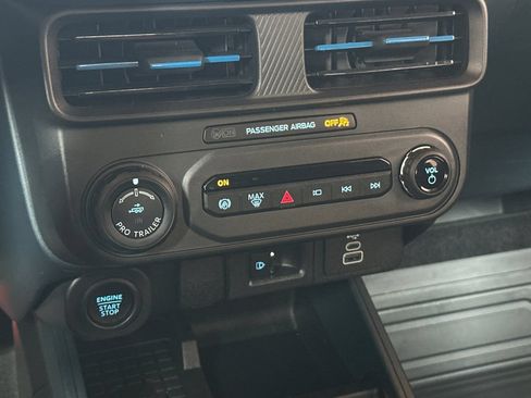 Used 2025 Ford Maverick Lobo AWD/4WD image 27