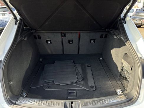 Used 2023 Porsche Macan image 8