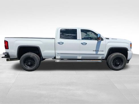 Used 2019 GMC Sierra 2500 Denali w/ Duramax Plus Package AWD/4WD image 15