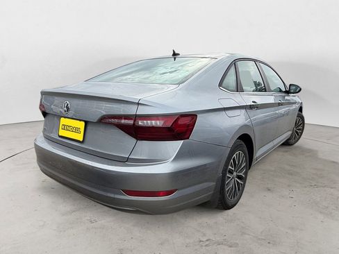 Used 2020 Volkswagen Jetta SE w/ SE Cold Weather Package FWD image 4