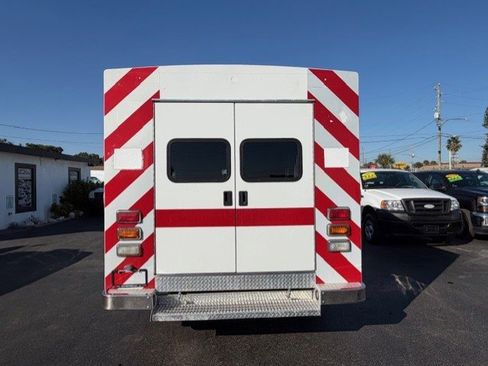 Used 2003 Ford E-450 and Econoline 450 image 7