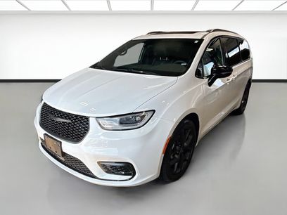 Used 2025 Chrysler Pacifica Limited