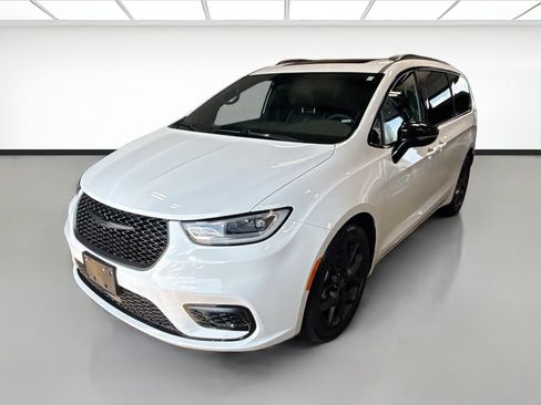 Used 2025 Chrysler Pacifica Limited FWD image 1