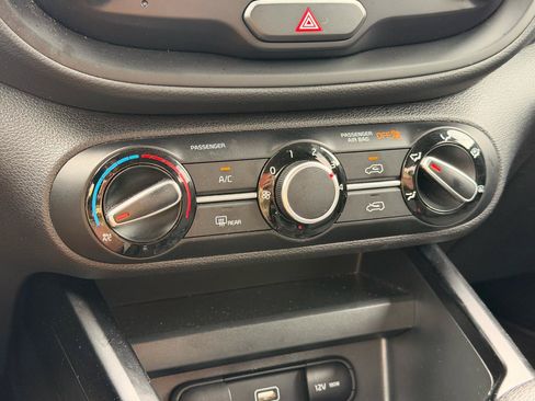 Used 2020 Kia Soul LX FWD image 19