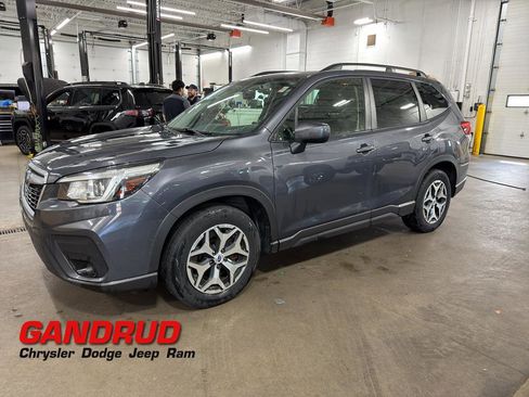 Used 2020 Subaru Forester Premium w/ Popular Package #1 AWD/4WD image 1