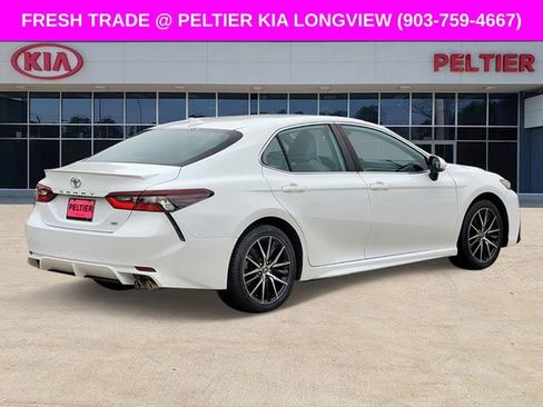Used 2023 Toyota Camry SE FWD image 4