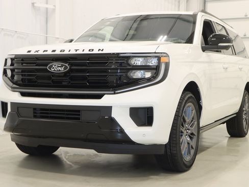 New 2025 Ford Expedition Max Platinum w/ Stealth Performance Package image 4