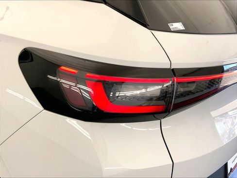 Certified 2024 Volkswagen ID.4 Pro image 28