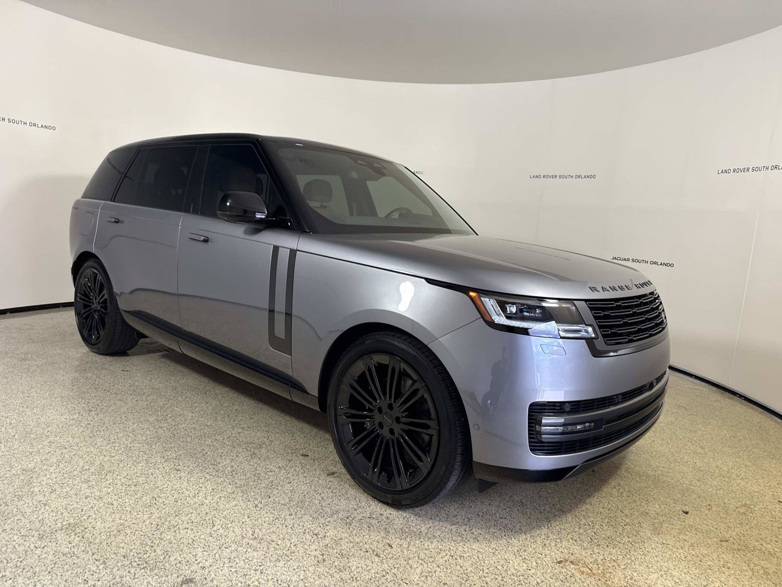 Used 2026 Land Rover Range Rover Long Wheelbase SE AWD/4WD image 7