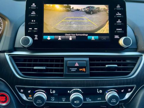 Used 2018 Honda Accord Touring image 18