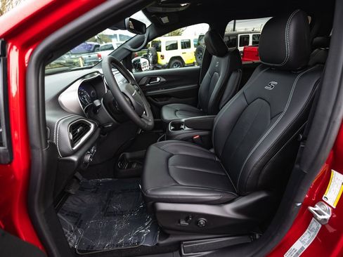 New 2026 Chrysler Pacifica Select w/ S Appearance Package image 21