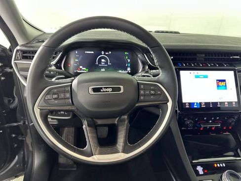 Used 2023 Jeep Grand Cherokee 30th Anniversary image 14