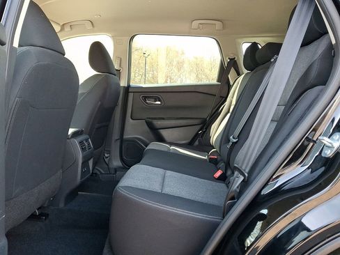 Used 2024 Nissan Rogue SV AWD/4WD image 11