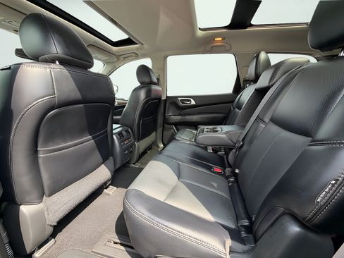 Used 2020 Nissan Pathfinder Platinum FWD image 18