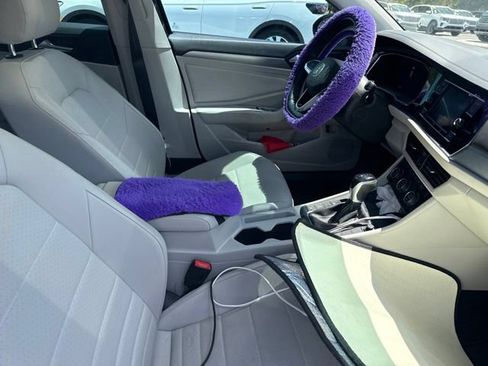 Used 2023 Volkswagen Jetta SE w/ Panoramic Sunroof Package FWD image 13