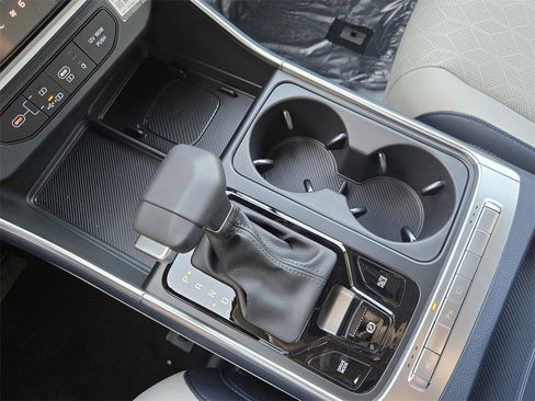 New 2026 Kia Carnival EX image 15