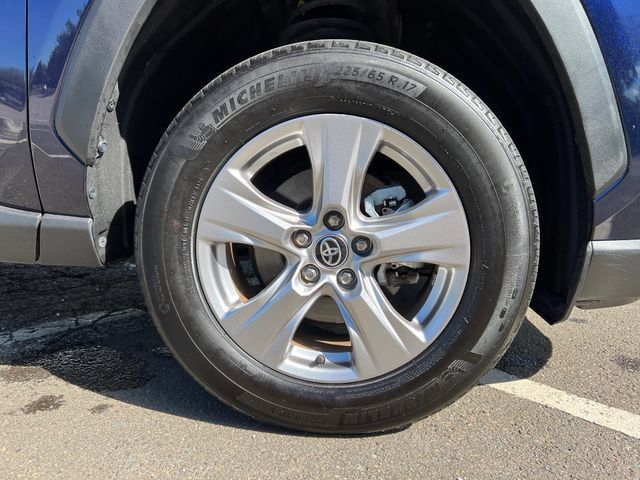 Used 2025 Toyota RAV4 XLE AWD/4WD image 13