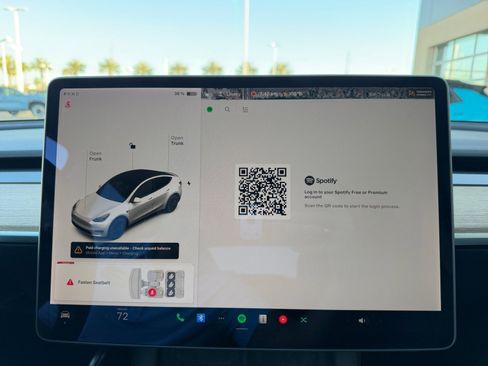 Used 2022 Tesla Model Y Performance image 12