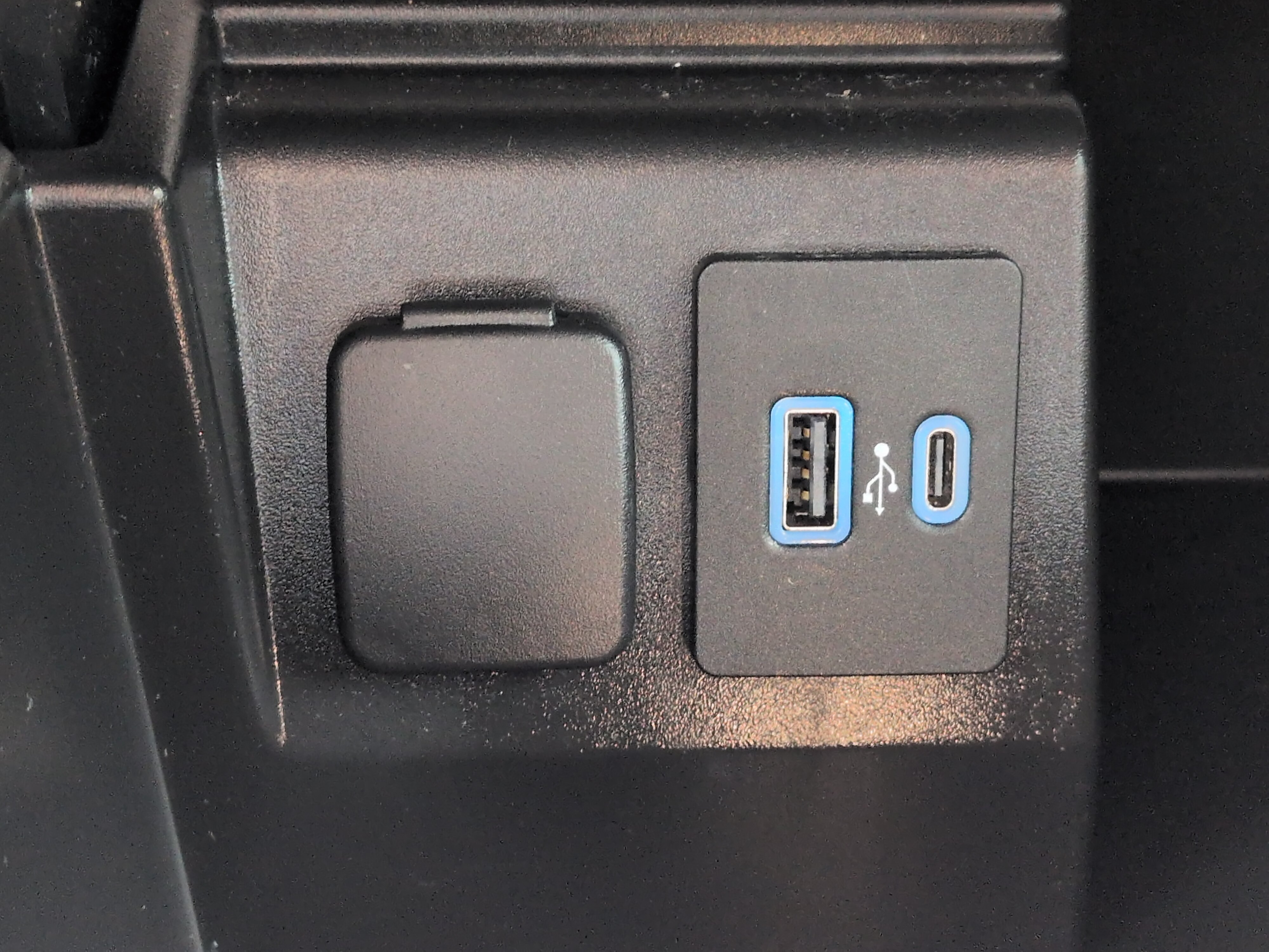 Used 2022 Ford Explorer XLT w/ Equipment Group 202A RWD image 20