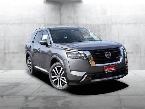 New 2025 Nissan Pathfinder Platinum image 2