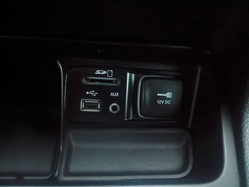 Used 2018 Jeep Cherokee Latitude Plus FWD image 6