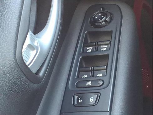 Used 2023 Jeep Renegade Trailhawk AWD/4WD image 29