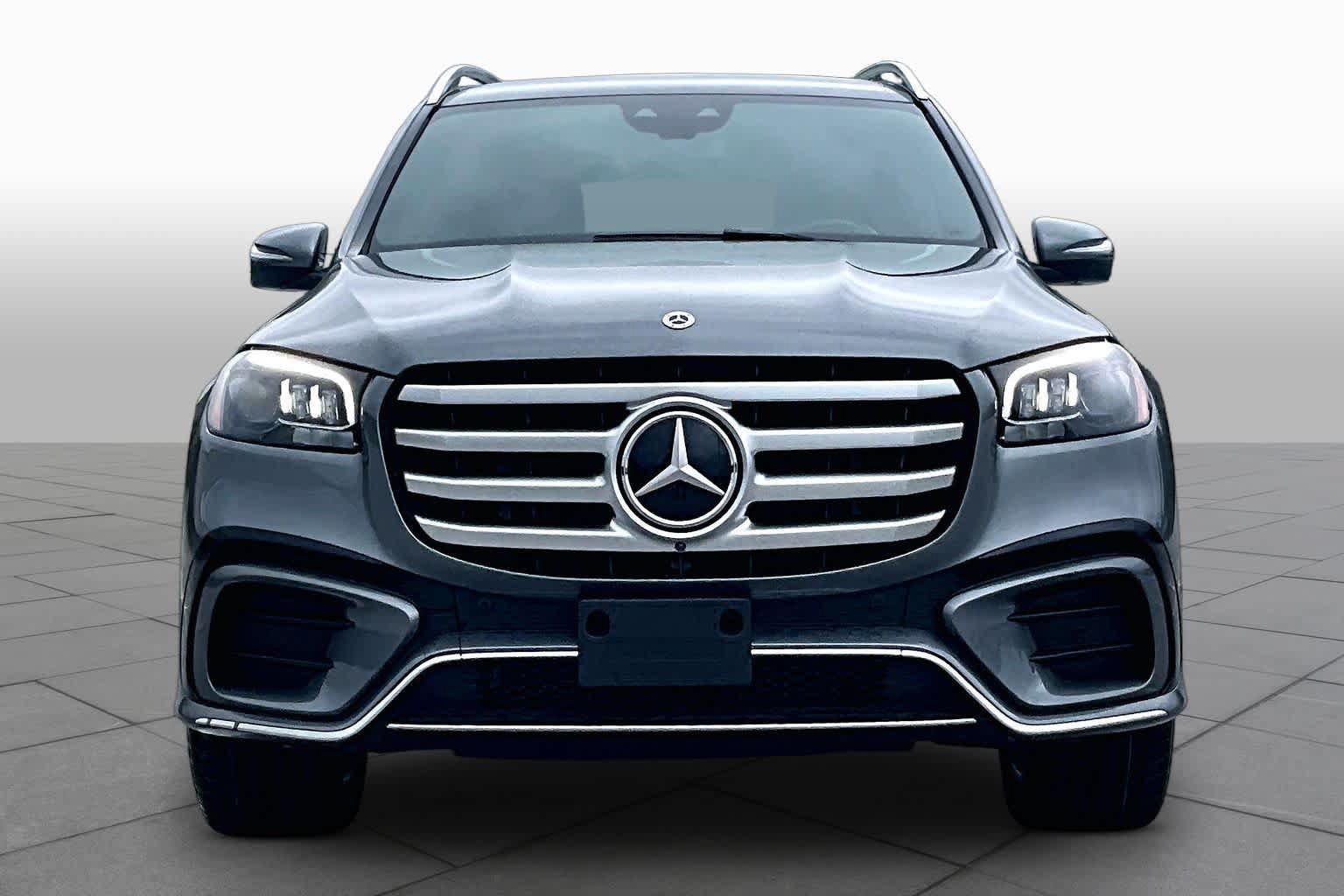 Used 2025 Mercedes-Benz GLS 450 4MATIC w/ AMG Line Exterior image 4