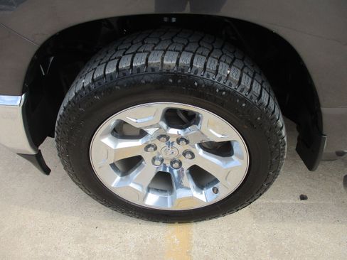 Used 2020 RAM 1500 Lone Star RWD image 3
