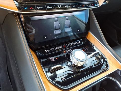 Used 2024 Jeep Grand Wagoneer L Series III image 32