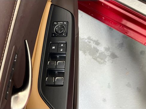 Used 2021 Lexus ES 300h w/ Premium Package FWD image 17