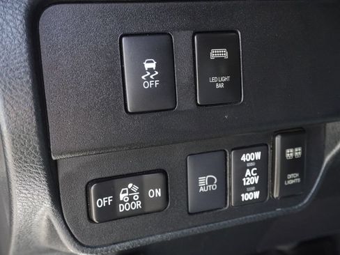 Used 2020 Toyota Tacoma TRD Off-Road w/ Technology Package RWD image 18