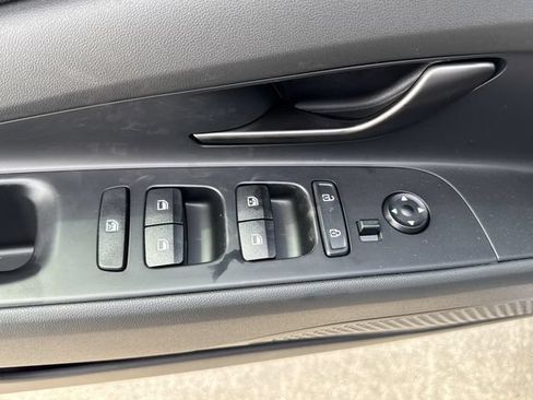 New 2025 Hyundai Elantra SEL FWD image 10