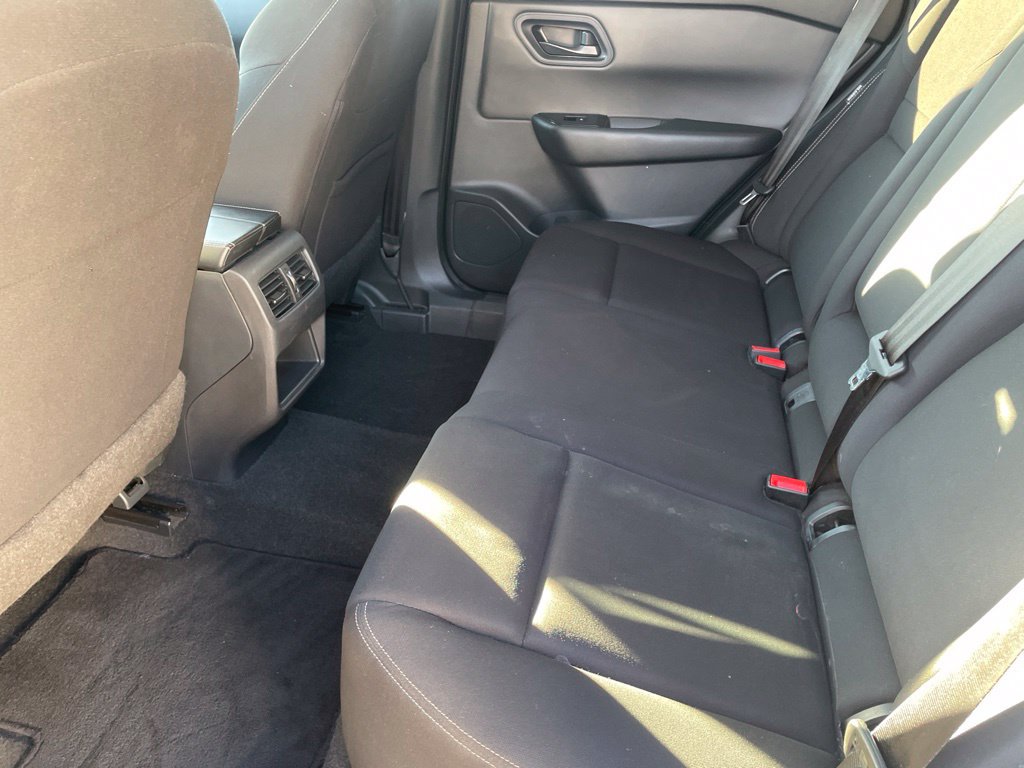 Used 2024 Nissan Rogue S AWD/4WD image 18