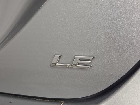 Used 2020 Toyota Camry LE FWD image 10