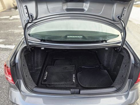 Used 2017 Volkswagen Jetta SE image 18