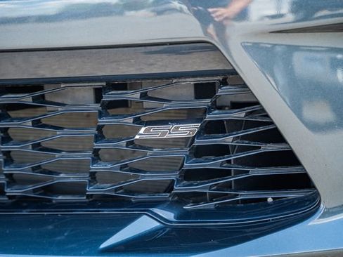 Used 2018 Chevrolet Camaro SS RWD image 12