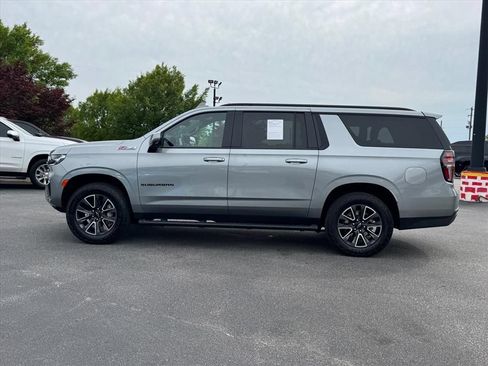 Used 2024 Chevrolet Suburban Z71 w/ Luxury Package AWD/4WD image 6