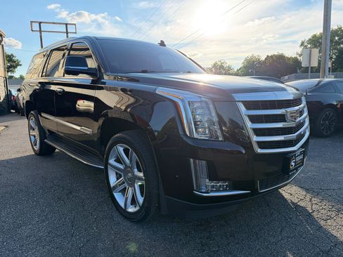 Used 2019 Cadillac Escalade Luxury AWD/4WD image 7