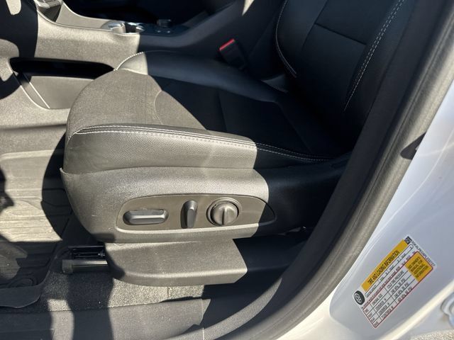 Used 2023 GMC Terrain SLT w/ Tech Package FWD image 18