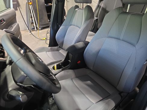 Used 2024 Toyota Corolla Cross AWD Hybrid w/ Moonroof Package image 14